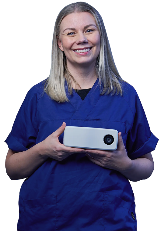 Healthcare worker holding the Nattugla sensor